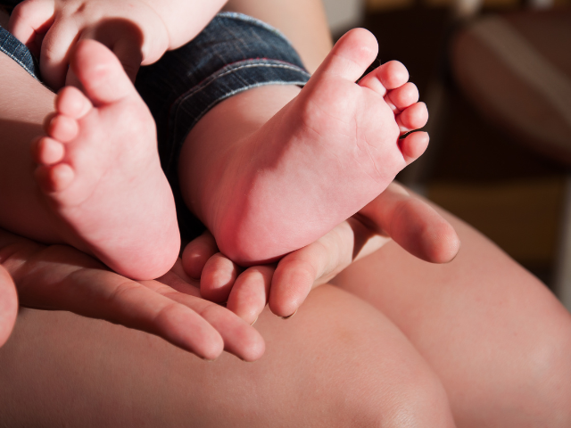 Praktyczne porady dla nowych matek: jak radzić sobie z pierwszych miesiącach macierzyństwa
