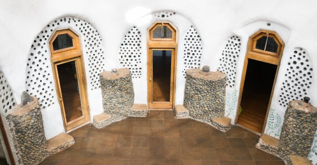 Ściany, które magazynują ciepło: tynki i panele PCM w salonie i sypialni – niewidoczna oszczędność energii i większy komfort