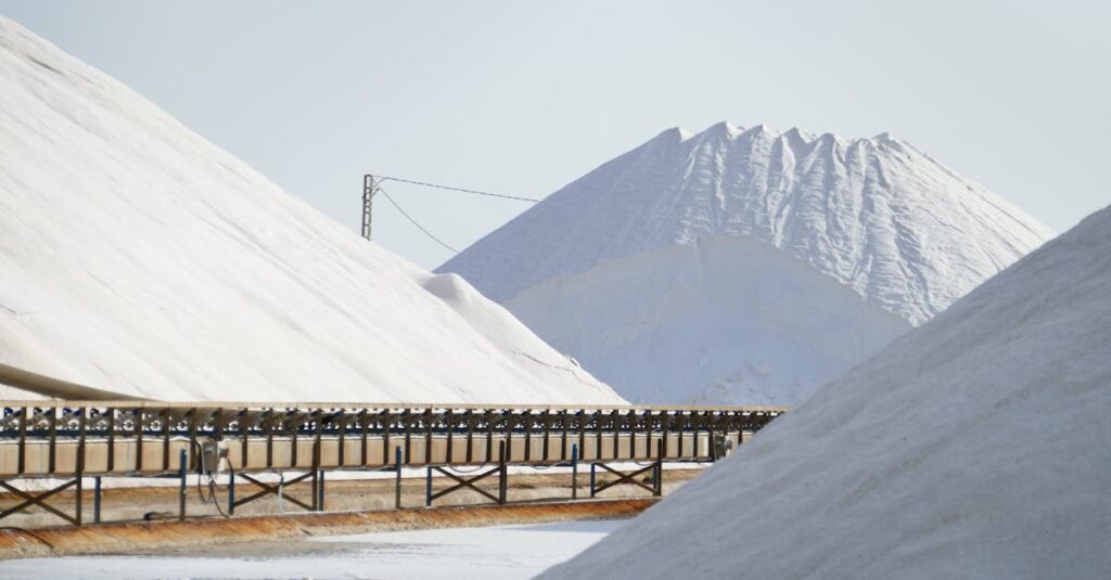 Meble i ściany, które magazynują ciepło: PCM w mieszkaniu – chłodniej latem, cieplej zimą bez klimatyzacji